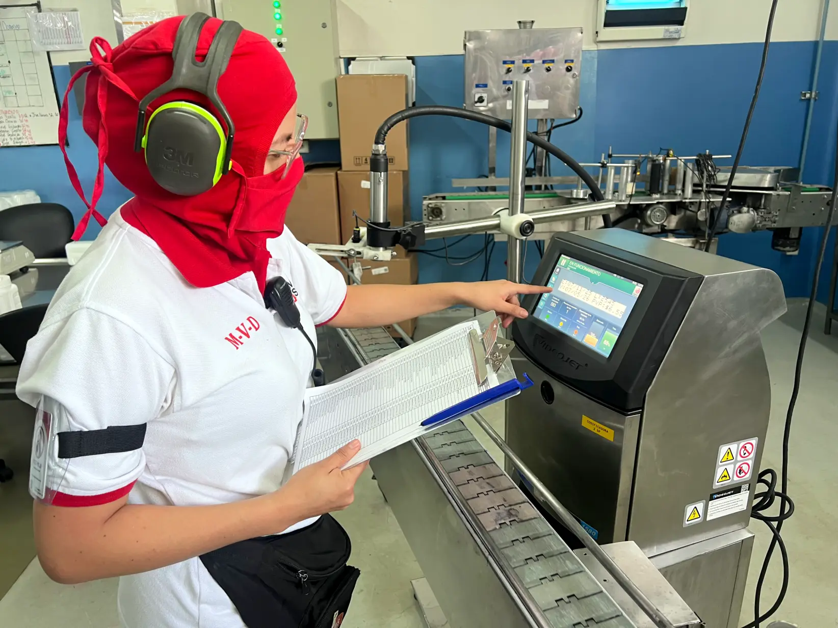 En la fábrica de Marcello's, personal en la planta de producción