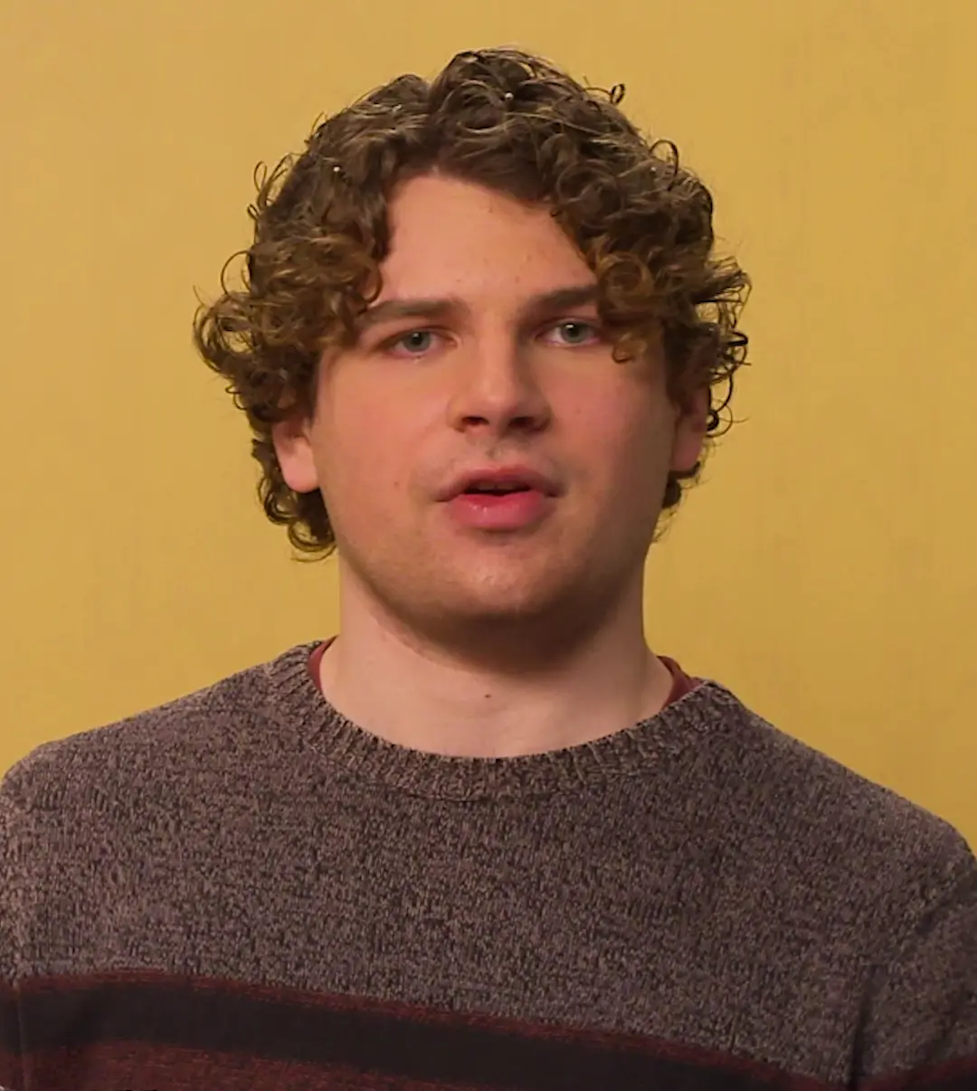 SE PUEDE USAR/Kane Parsons (Foto: Macfarlane Bros / Kane Parsons, CC BY 4.0 <https://creativecommons.org/licenses/by/4.0>, via Wikimedia Commons).