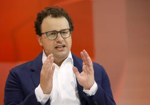 El CEO de Anthropic insta a sus competidores a desacelerar el desarrollo de la IA y Musk lo apoya