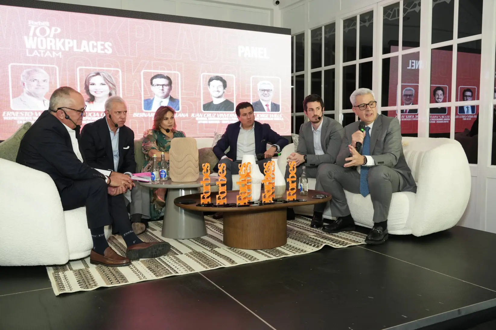El panel principal del Summit Top Workplaces.