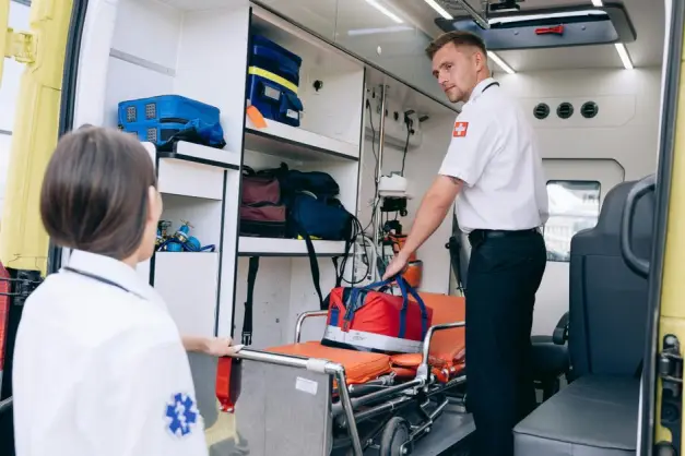 Fotos de stock gratuitas de ambulancia, ayuda, ayuda profesional. (Foto: Pexels)