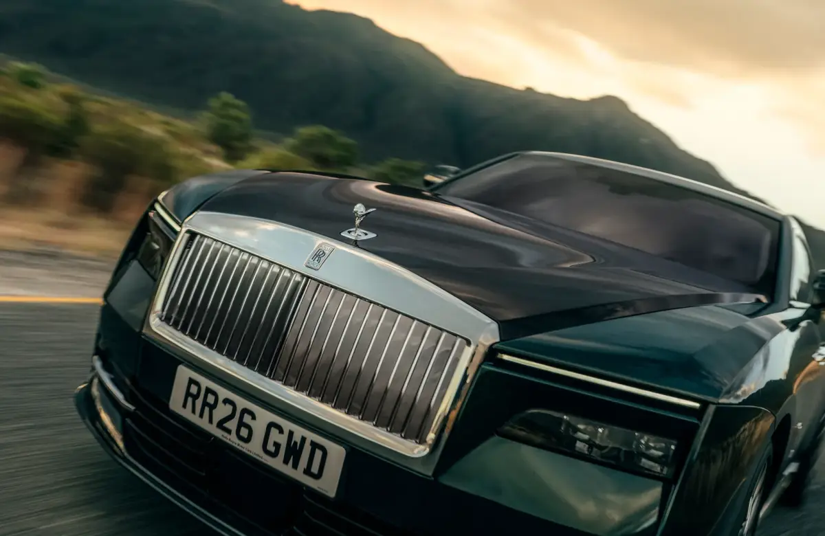 Rolls-Royce redobla su apuesta por los autos eléctricos de lujo