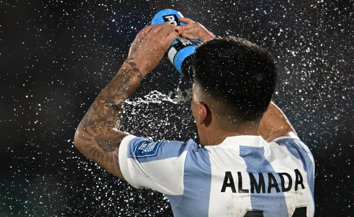 ¿Qué hay detrás de las pausas obligatorias para hidratación en la Copa del Mundo?