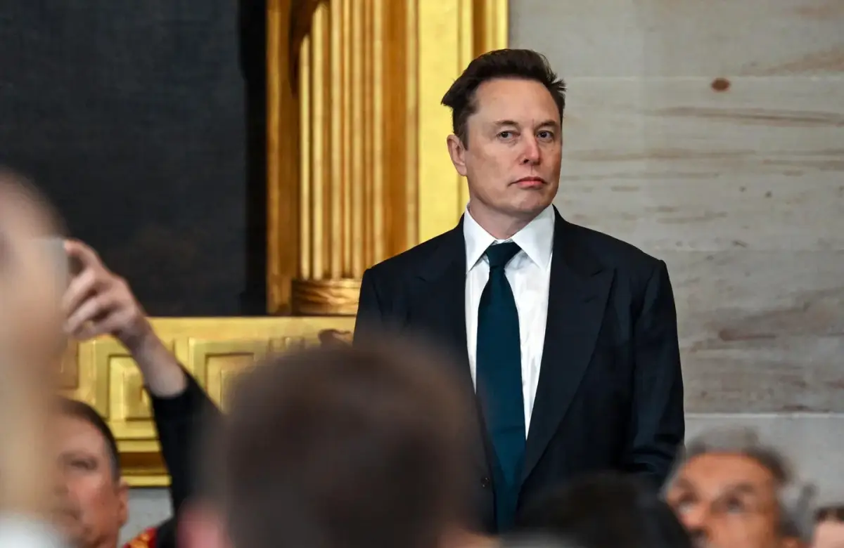 Un trono que duró poco: por qué Elon Musk ya no es billonario