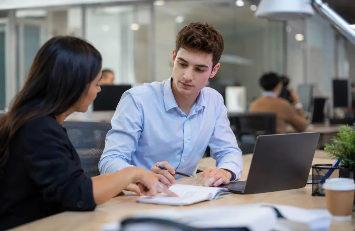 Cómo atravesar los primeros días en un nuevo trabajo sin caer en el perfeccionismo ni el burnout