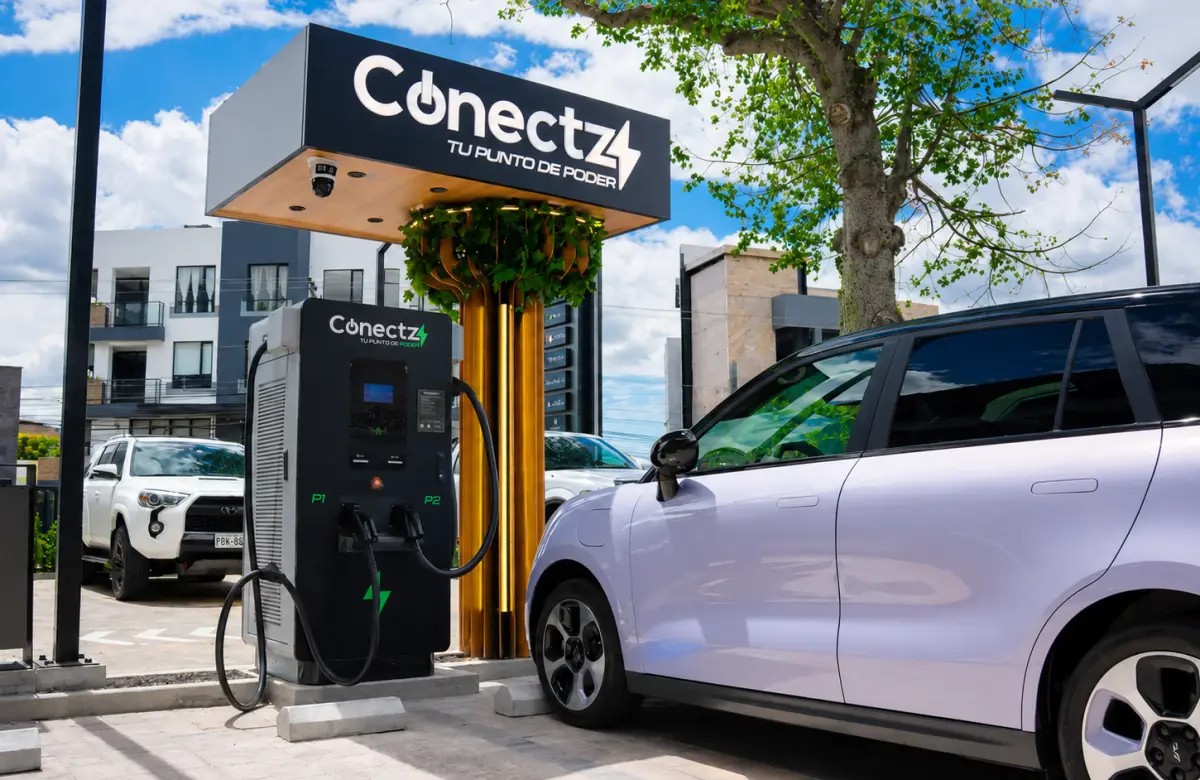CONECTZ inaugura en Cumbayá su segunda electrolinera y amplía su red de carga ultrarrápida en Ecuador 