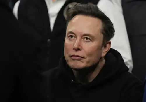 Elon Musk afirma que SpaceX enviará a miles de personas a la Luna y a Marte en los próximos 10 años