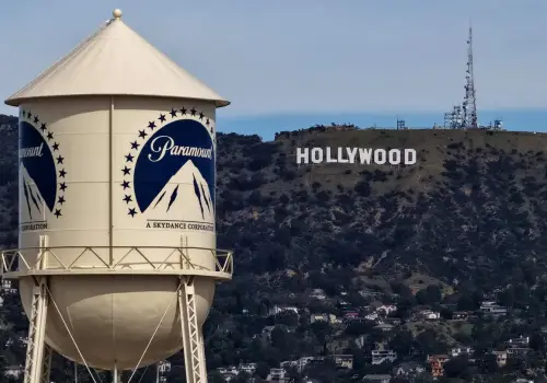 Una nueva demanda pone en jaque la mayor fusión de Hollywood entre Paramount y Warner Bros.
