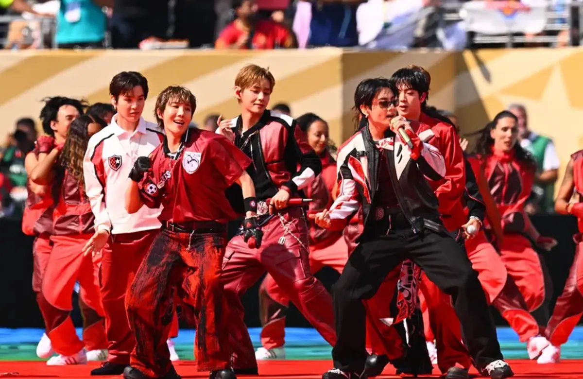 La marca de joyería detrás del show de medio tiempo de BTS en la final del Mundial de la FIFA