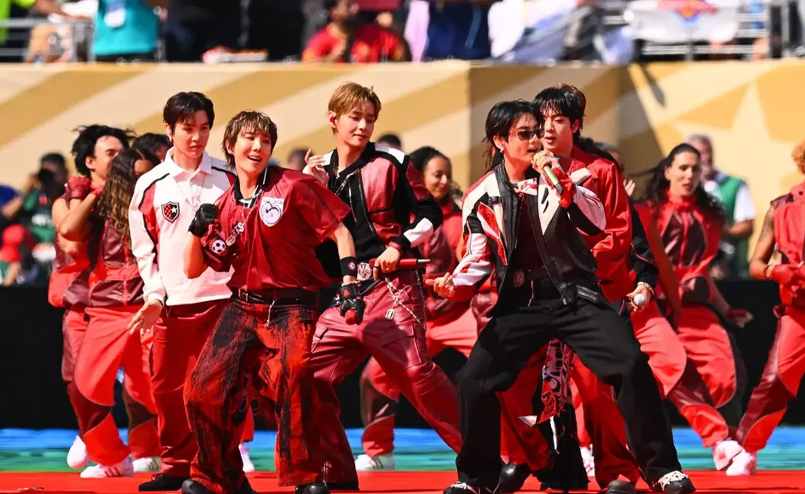 La marca de joyería detrás del show de medio tiempo de BTS en la final del Mundial de la FIFA