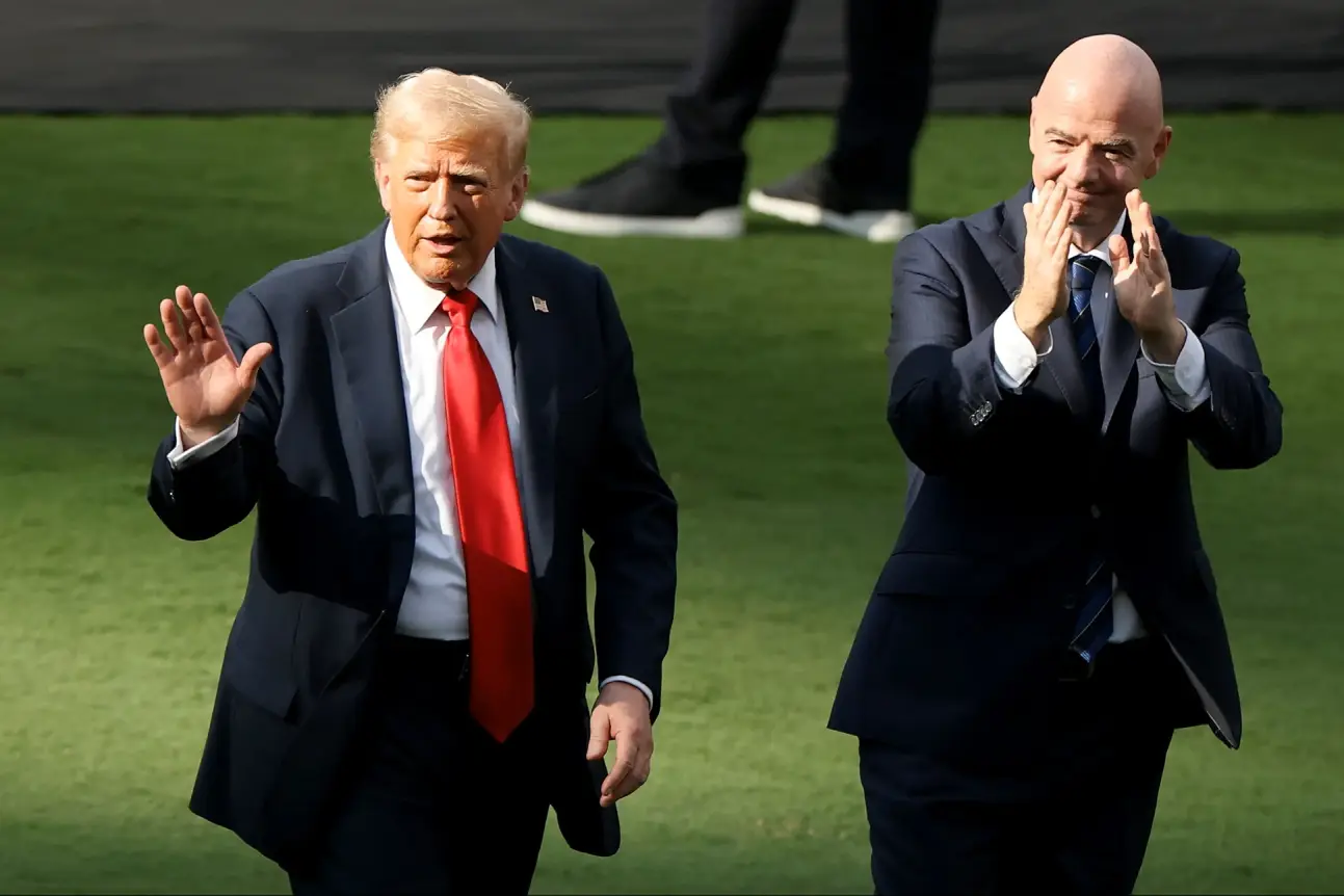 Donald Trump e Infantino en el Mundial de Clubes del 2025 (Créditos: FIFA)..