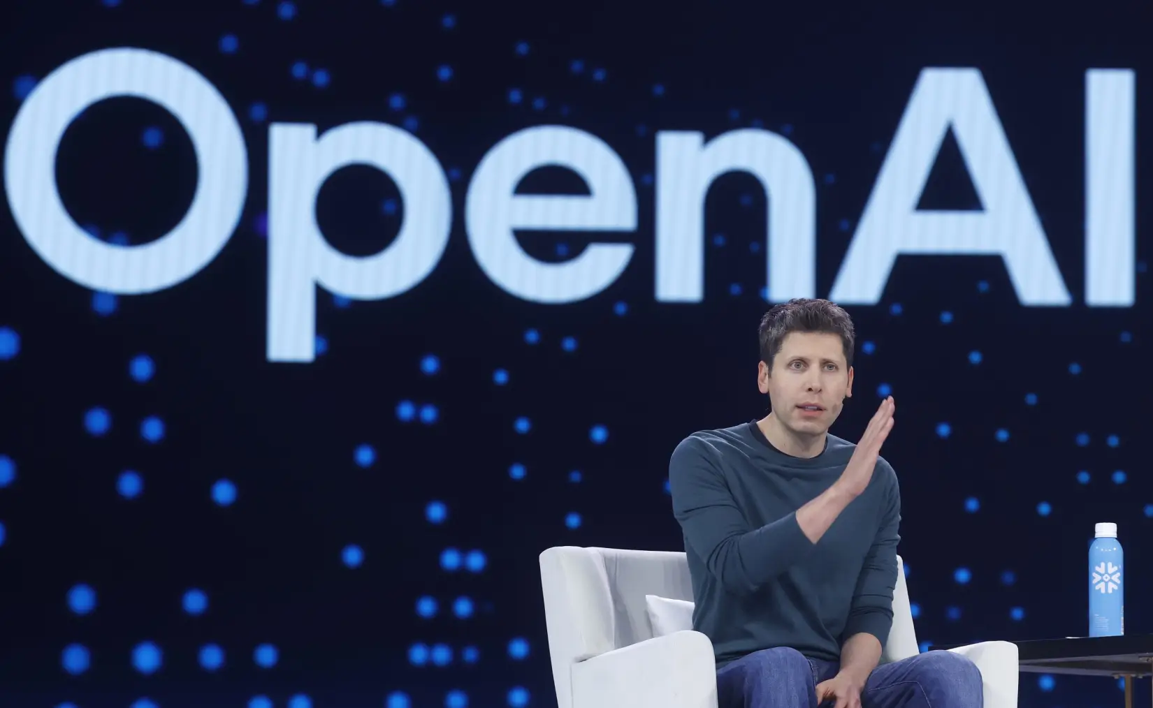 Los consejos de Sam Altman para construir una startup en la era de la IA y por qué cree que el modelo tradicional quedó viejo