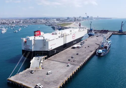 El Puerto de Manta recibió 808 vehículos eléctricos en un buque de nueva generación
