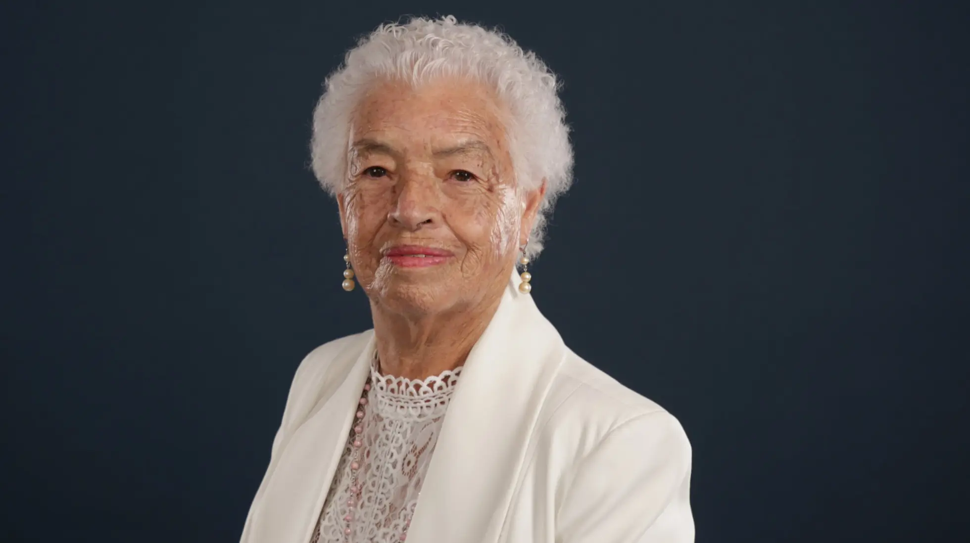 La "doctorita de 85 años" que transformó un garaje en un laboratorio de US$1,8 millones