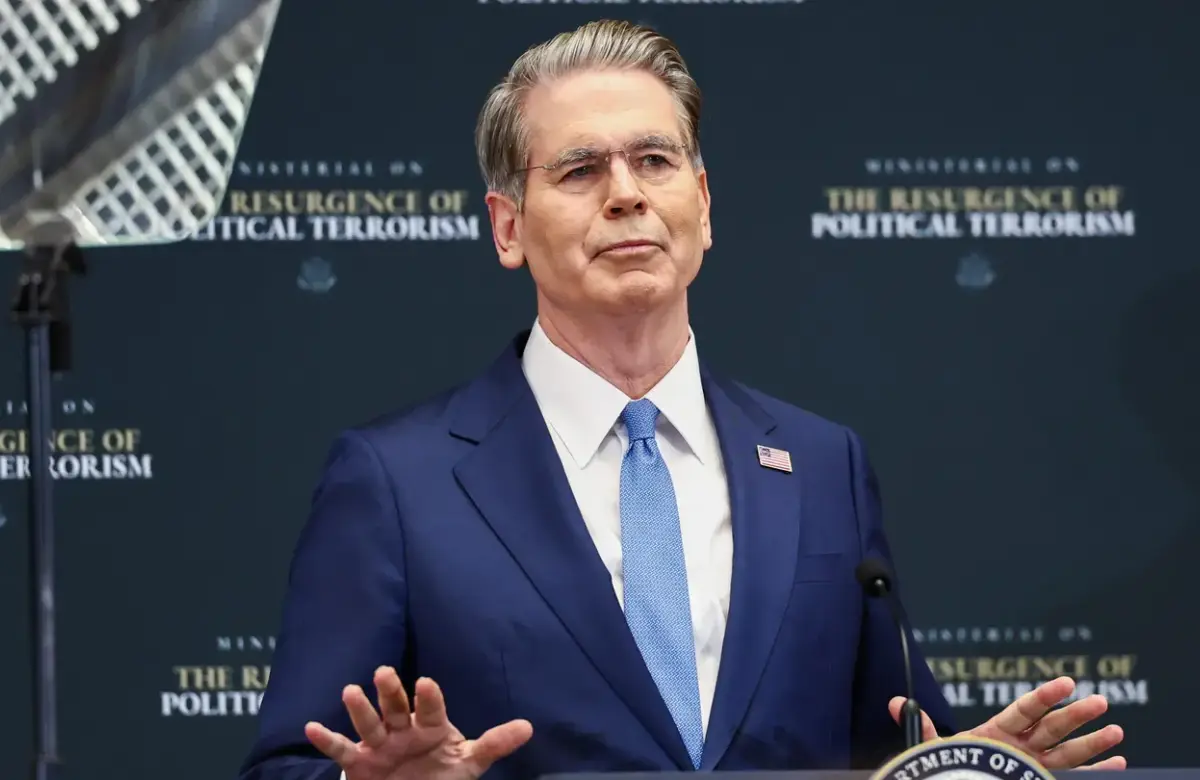 "Hoy o mañana": el petróleo en los US$80  y suben las bolsas tras que Scott Bessent augure un acuerdo inminente por Ormuz