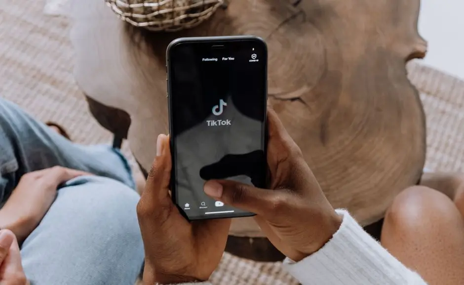 Los ingresos de TikTok se disparan hasta US$ 9.100 millones pero las multas europeas amenazan su crecimiento