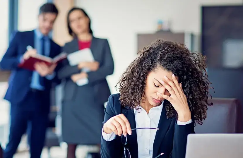 Qué es el “soft blocking”, la estrategia silenciosa que usan las empresas para empujar empleados hacia la salida