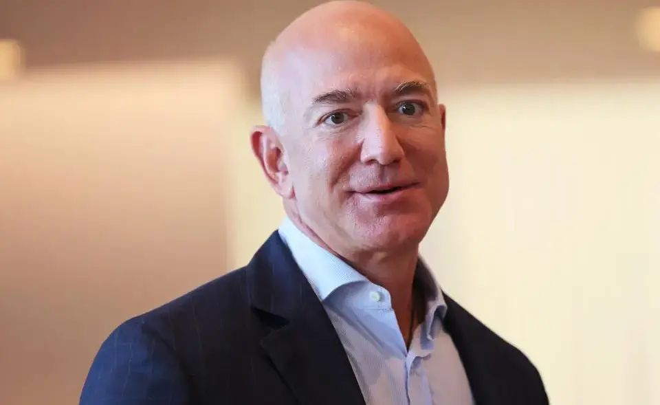 La nueva apuesta de Jeff Bezos: cuánto pagará por quedarse con el 30% del Liverpool