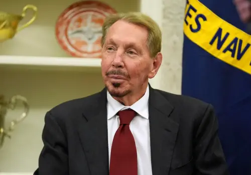 Cómo Larry Ellison pasó de ser el segundo hombre más rico del mundo al octavo en tan solo dos meses