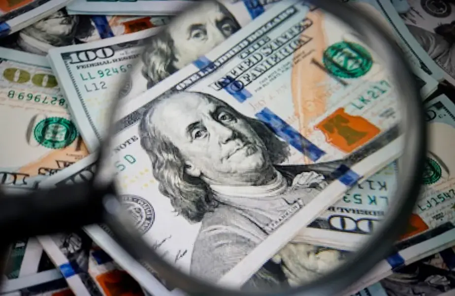 El nuevo dilema de los CEO: por qué tener miles de millones en efectivo se convirtió en un laberinto