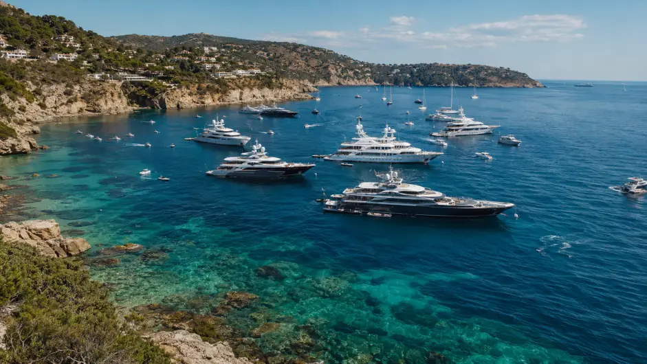Islas, yates, superyates, mediterráneo (Imagen creada con IA)
