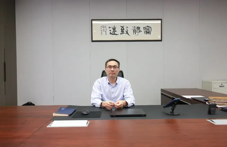 El exprofesor que se volvió multimillonario gracias al boom de los semiconductores en China