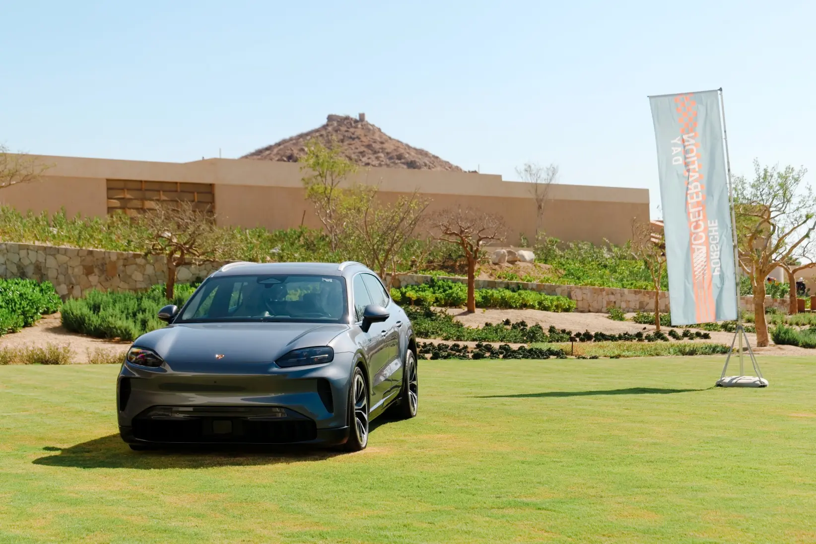  Porsche presentó el Cayenne Electric en Los Cabos