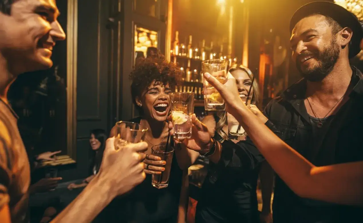 El consumo de alcohol derriba una de las grandes teorías sobre la Generación Z