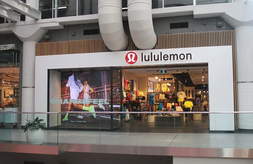 Las ventas de Lululemon se derrumban por el cambio de hábito de los consumidores y encienden las alertas de los inversores