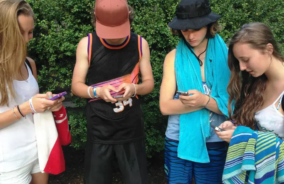 Limitar el tiempo en redes sociales no alcanza: qué recomiendan los expertos para proteger a los chicos