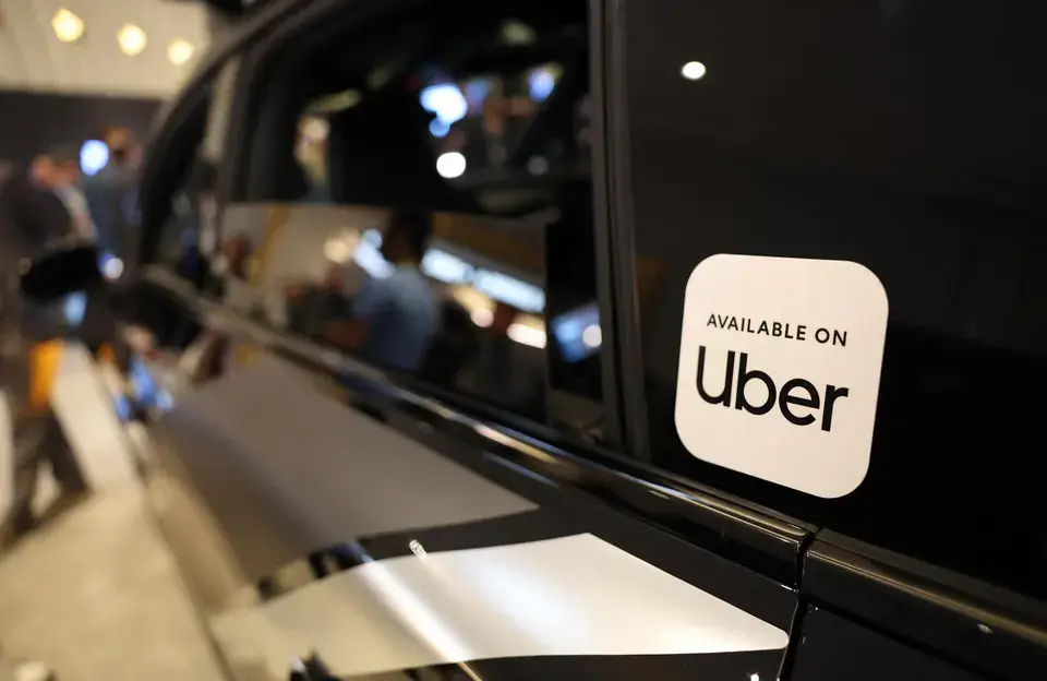 Señal al mercado: el CEO de Uber compra acciones por US$ 5 millones mientras acelera su apuesta por los robotaxis