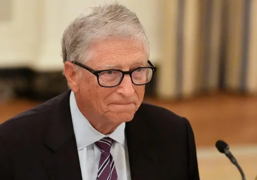 Bill Gates advierte que la IA será diseñada "por y para los más ricos" sin regulación