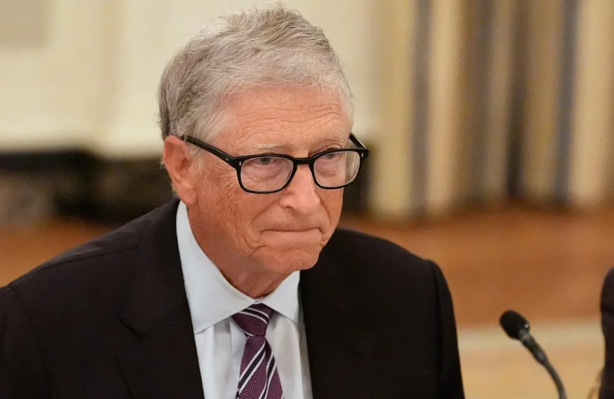 Bill Gates advierte que la IA será diseñada "por y para los más ricos" sin regulación