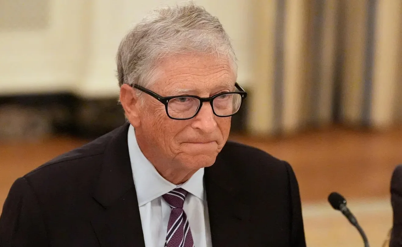 Bill Gates advierte que la IA será diseñada "por y para los más ricos" sin regulación