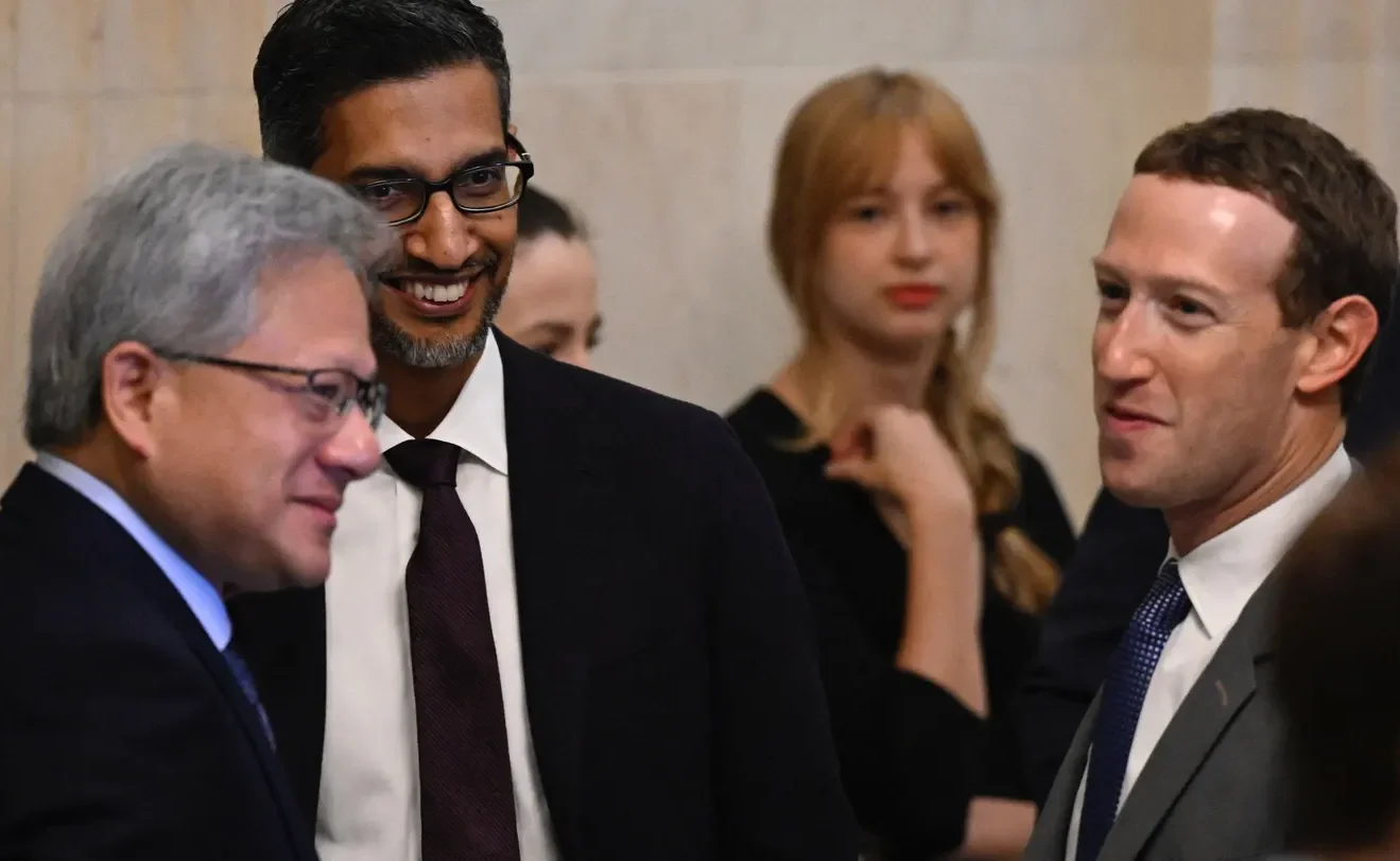 Mark Zuckerberg y Jensen Huang rechazan las peticiones de frenar a la IA