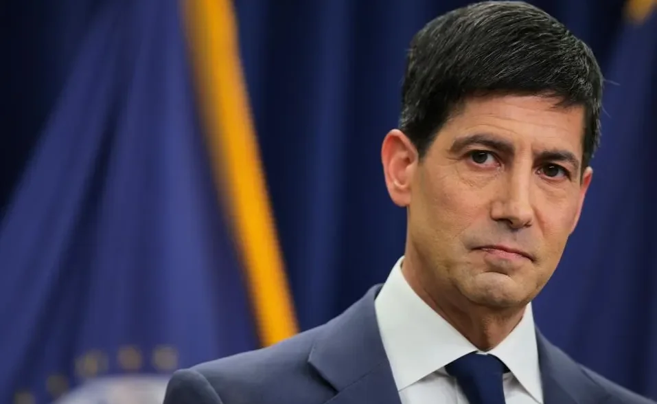 La Reserva Federal sube las tasas de interés por primera vez en tres años, lo que causa un enfrentamiento con Trump