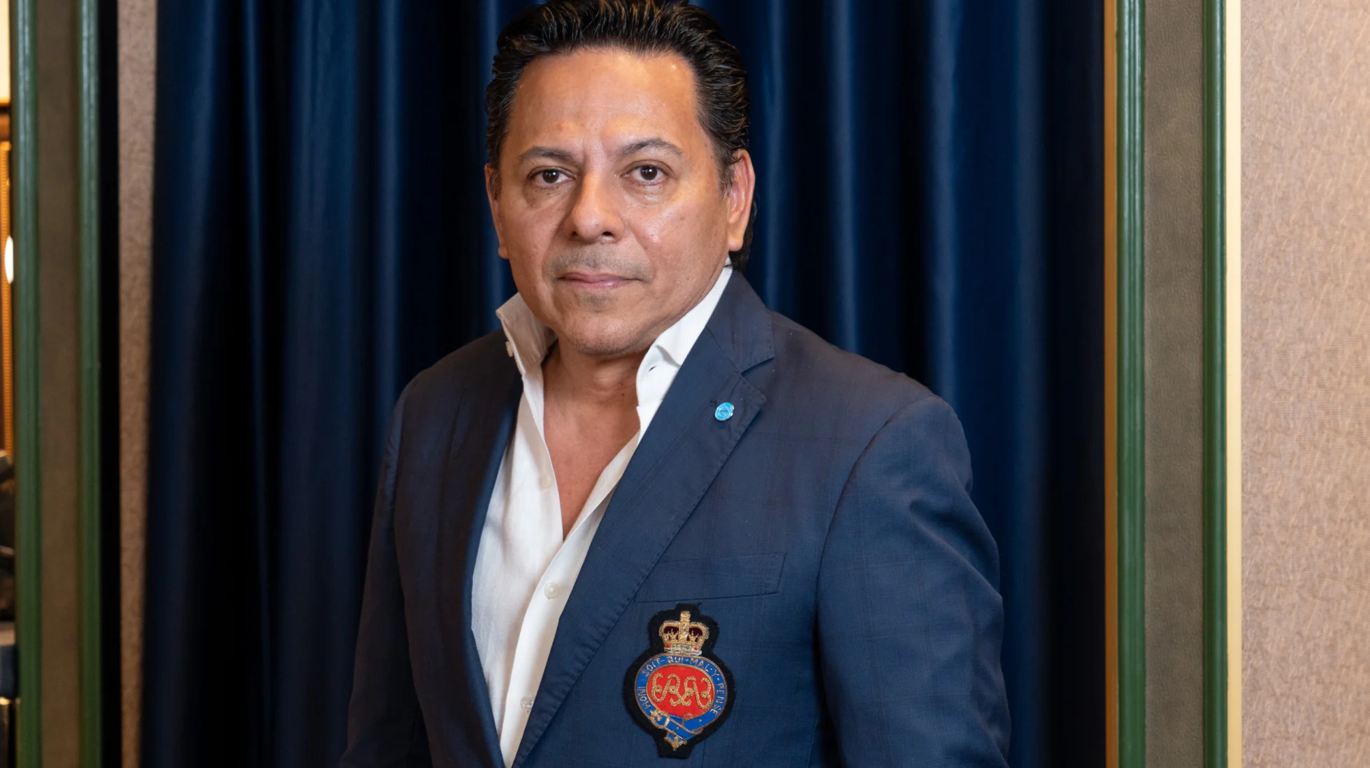 Importaba relojes, ahora viste a empresarios 