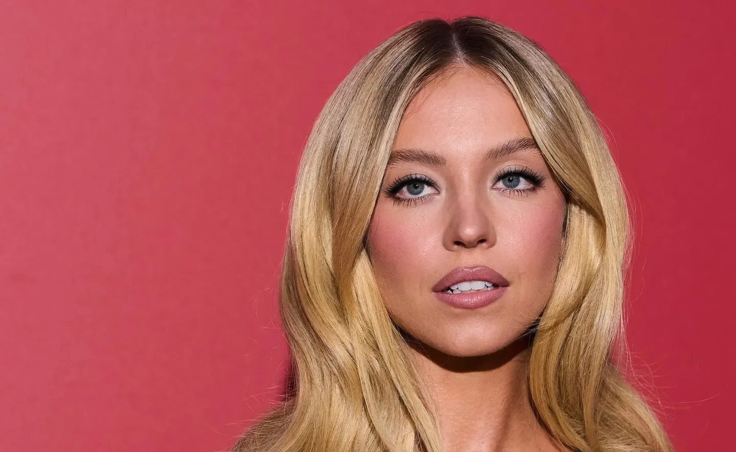 Por qué las atletas femeninas están luchando contra el nuevo anuncio de Sydney Sweeney