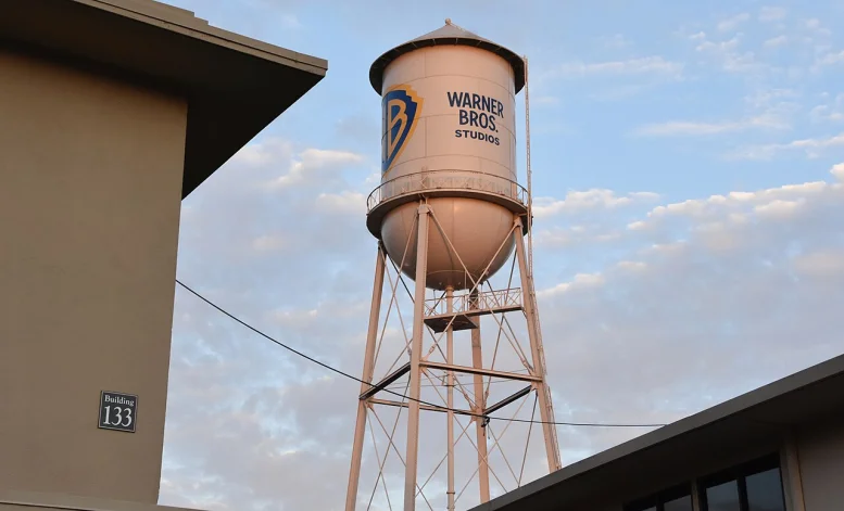 (SE PUEDE USAR) Warner Bros Crédito: Chris Yarzab, via Wikimedia Commons - Wikimedia Commons