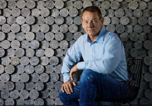 Casi arruina su negocio por el alcohol; hoy es dueño de un imperio de hormigón valorado en US$ 7.000 millones