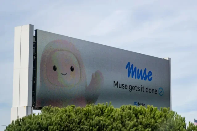 NO VOLVER A USAR/Valla publicitaria digital que muestra un anuncio del agente de IA Meta Muse en Oakland, California, el 24 de septiembre de 2026. - (Foto de Smith Collection/Gado/Getty Images).