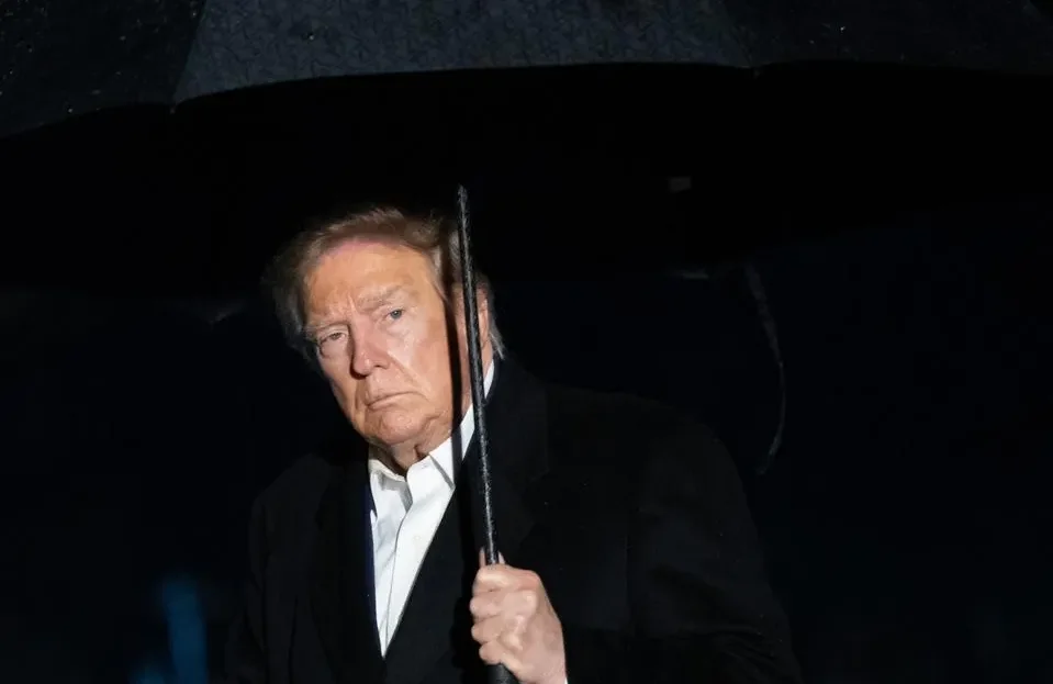 Trump toca un nuevo piso en las encuestas: su aprobación cae al 32% a un mes de las elecciones legislativas en EE.UU.