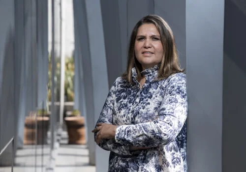 Ella toma decisiones en el mundo de los licores