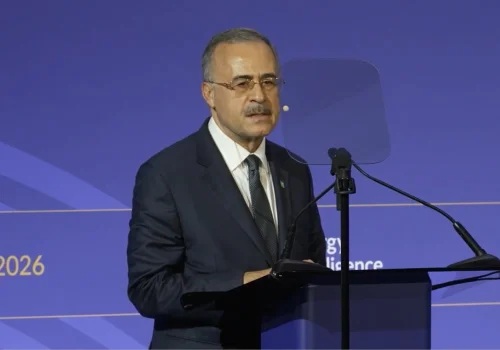 El CEO de Saudi Aramco aseguró que el colchón petrolero global está al límite