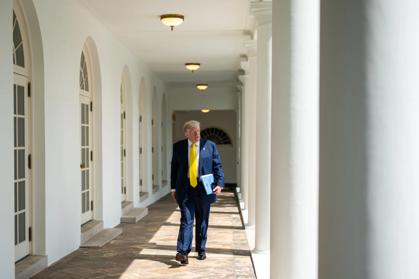 SE PUEDE USAR/Donald Trump endurece su política migratoria con nuevas restricciones que afectan a las empresas tecnológicas de Estados Unidos. - The White House, Public domain, via Wikimedia Commons.