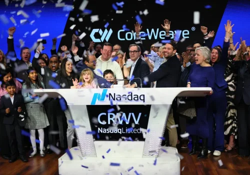 CoreWeave enciende las alertas: se desploma en Wall Street, sus bonos rinden 15% y crece la preocupación por el financiamiento de la IA