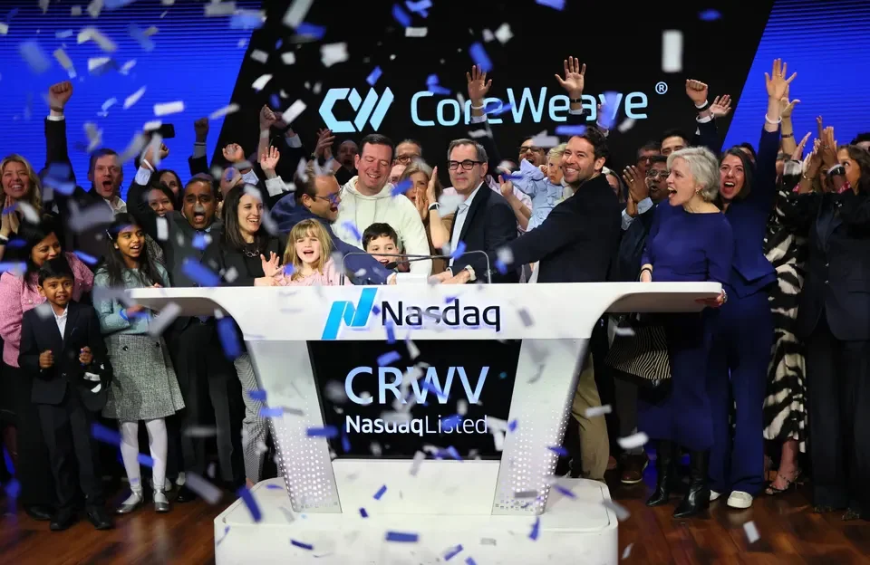 CoreWeave enciende las alertas: se desploma en Wall Street, sus bonos rinden 15% y crece la preocupación por el financiamiento de la IA
