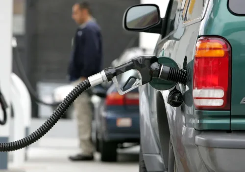 La venta de autos nuevos a nafta cayeron al 49% de las ventas mundiales ante el avance de eléctricos e híbridos