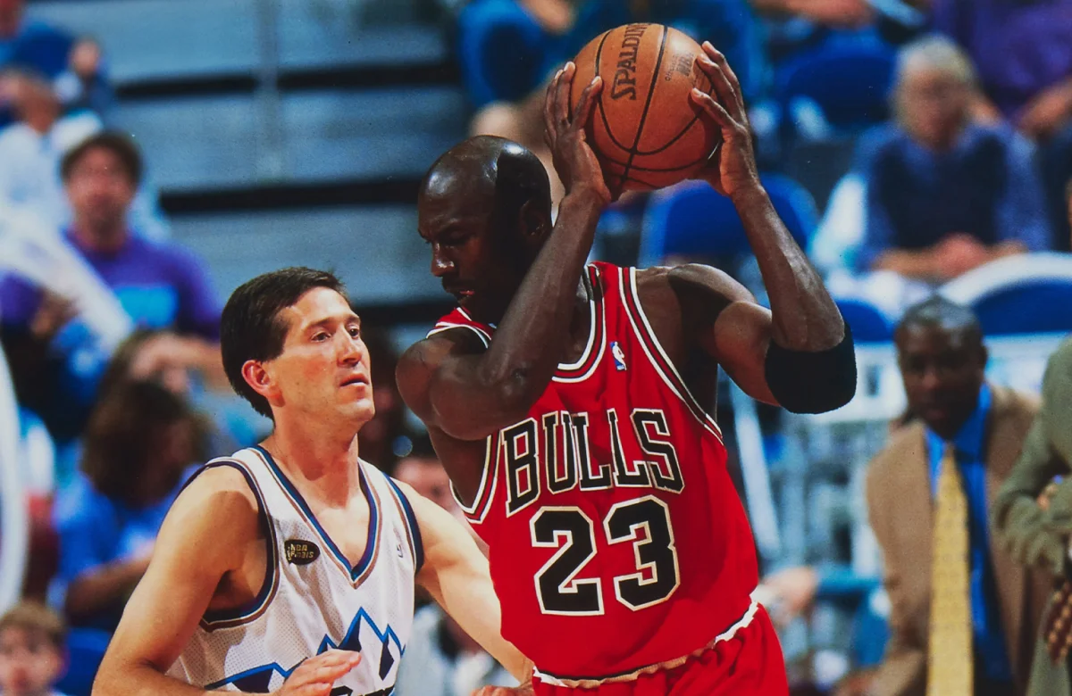 La camiseta de Michael Jordan que se vendió por US$ 14 millones: cuándo la usó y cuáles son los récords de las subastas deportivas