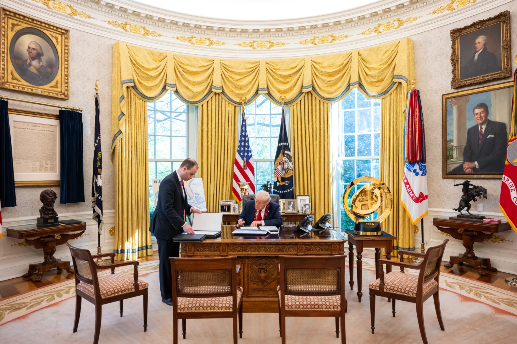 Donald Trump enfrenta cuestionamientos por las deducciones fiscales vinculadas a sus campos de golf  (The White House).